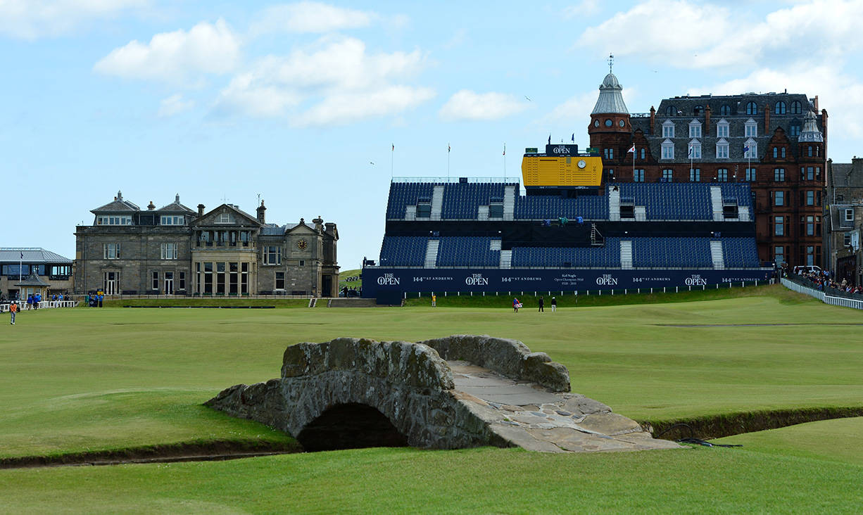 The iconic Swilcan Bridge on the final hole